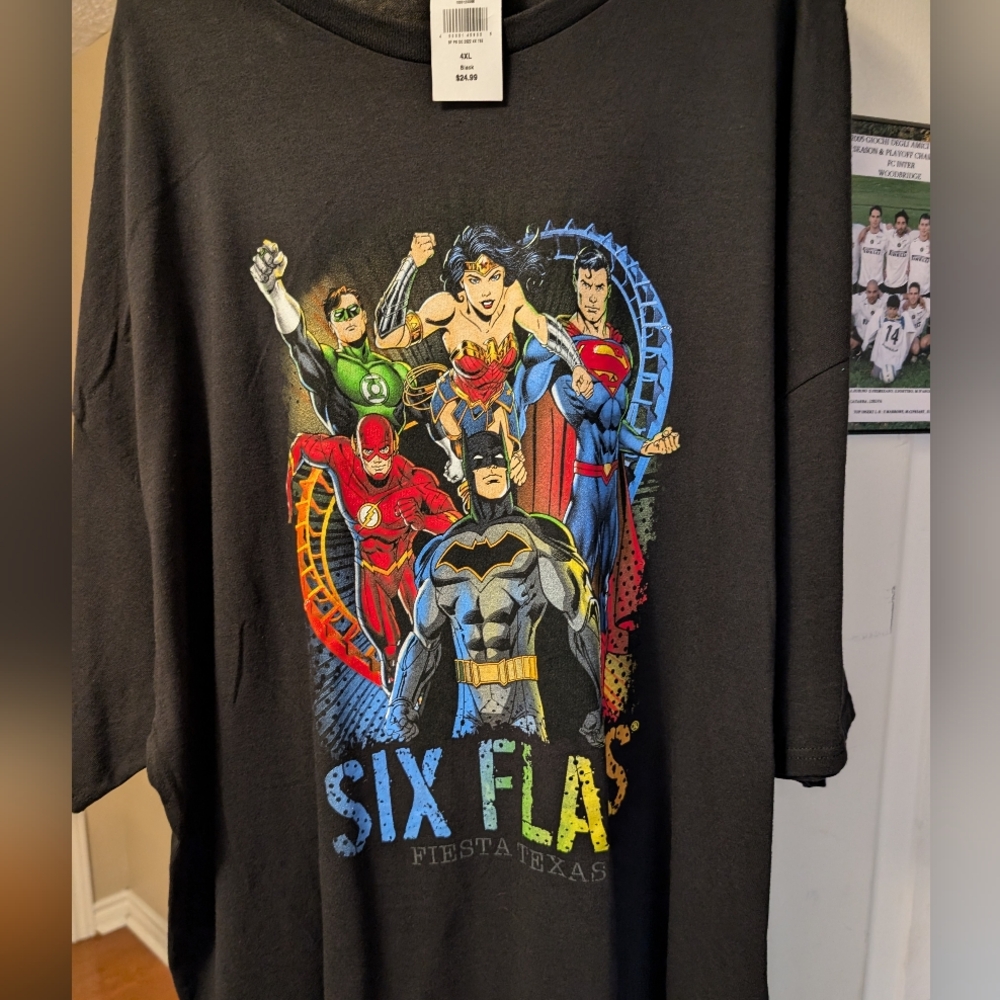 Superman Batman Wonder woman superhero six flags t-shirt